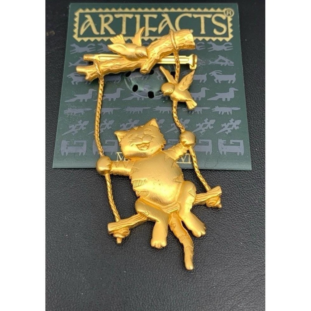 Vintage New Old Stock JJ Gold Tone Cat On A Swing With Birds Brooch Pin